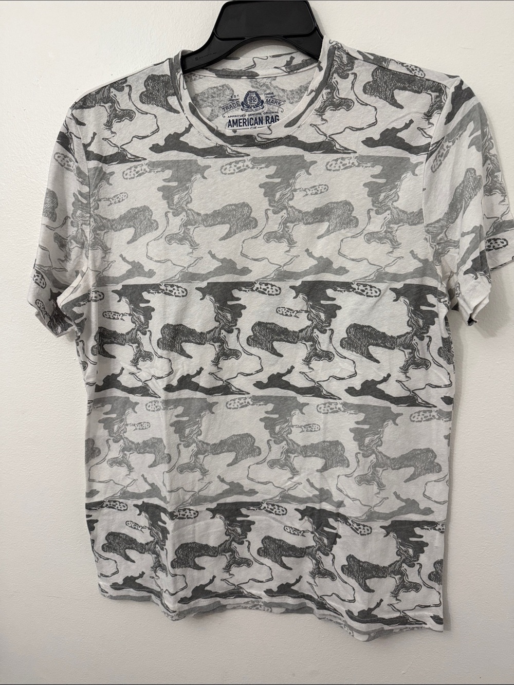 American Rag White and Gray Abstract Stripe Graphic Short Sleeve Tee